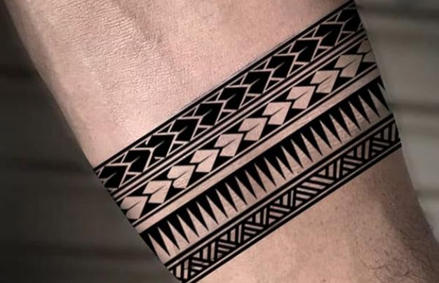 Puzzle or Interlocking Bands